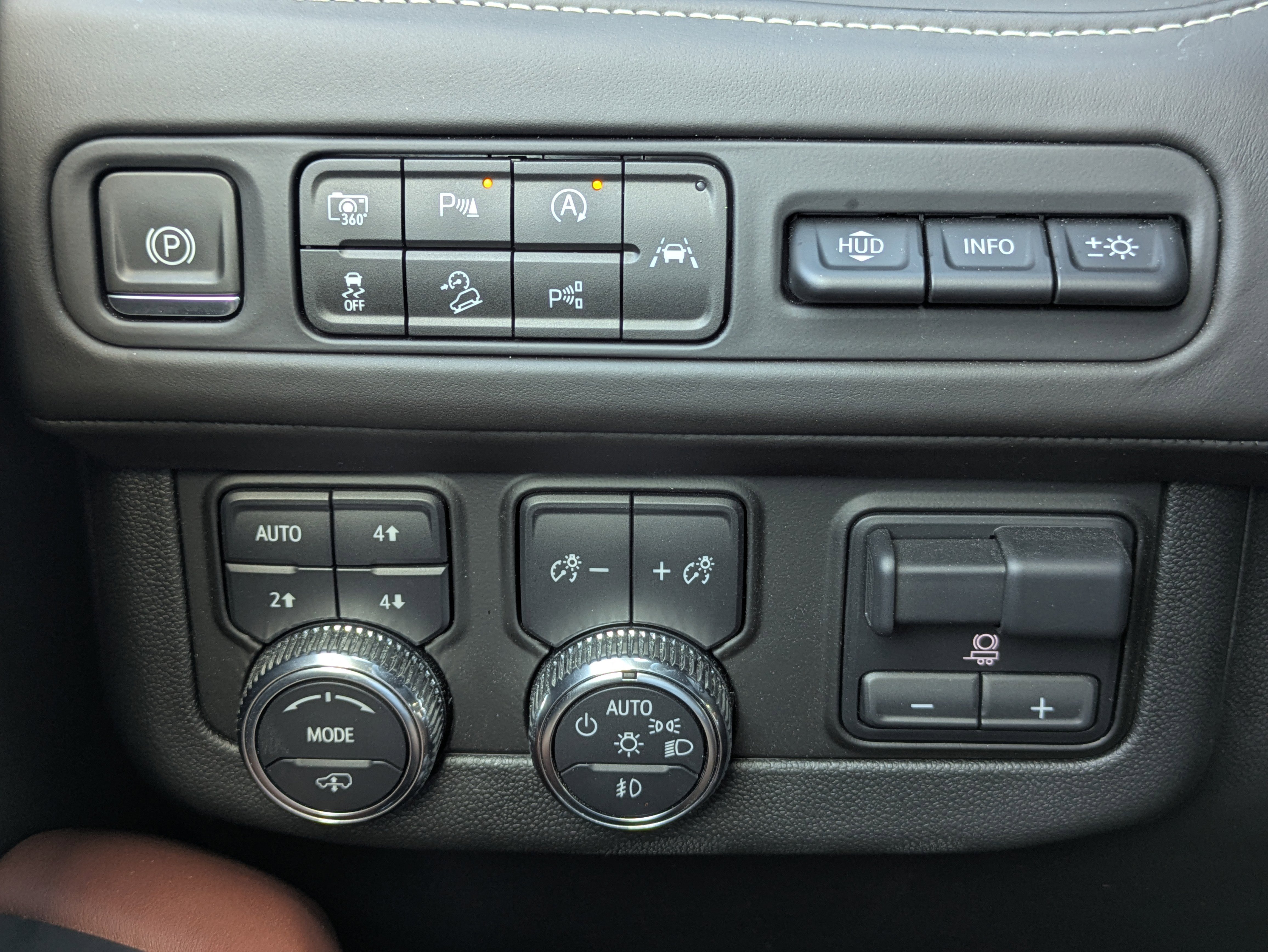 Certified 2024 GMC Yukon Denali Ultimate image 25