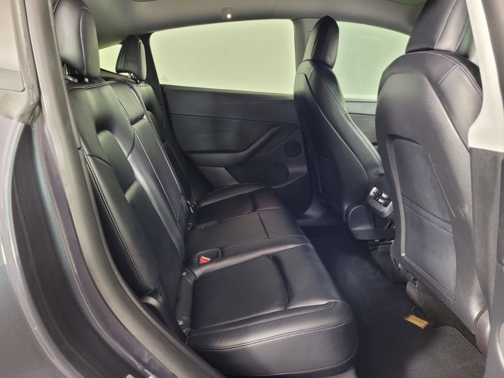 Used 2021 Tesla Model Y Long Range image 17