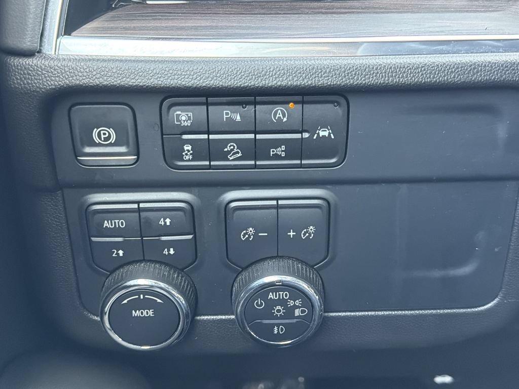 Used 2025 Chevrolet Tahoe Z71 AWD/4WD image 10