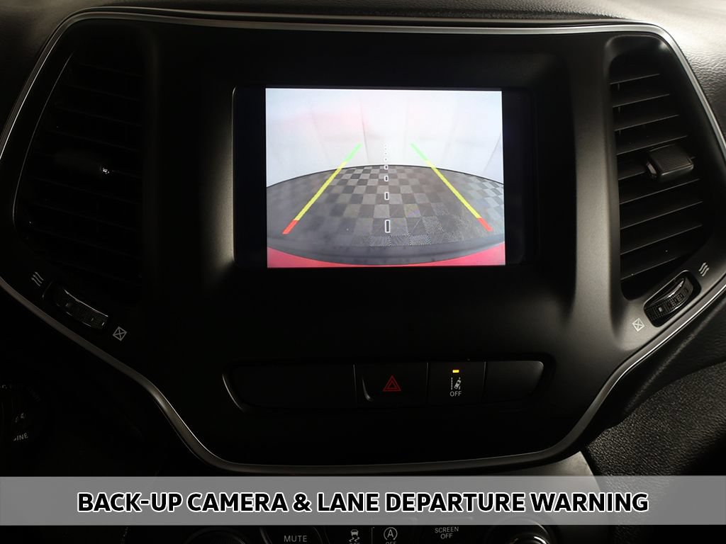 Used 2021 Jeep Cherokee Latitude FWD image 3