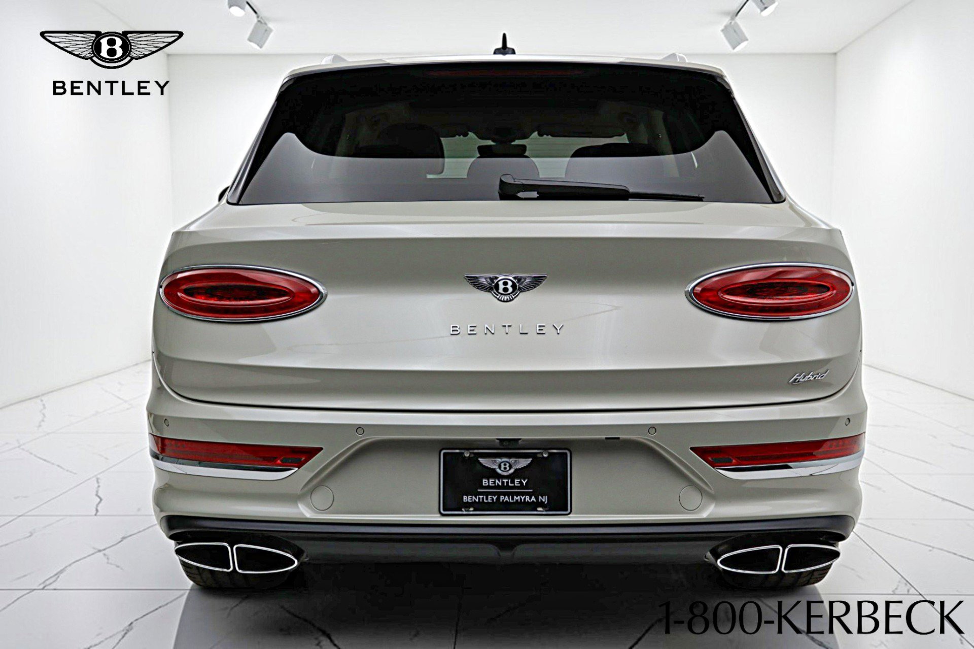 Used 2024 Bentley Bentayga Plug-In Hybrid image 10