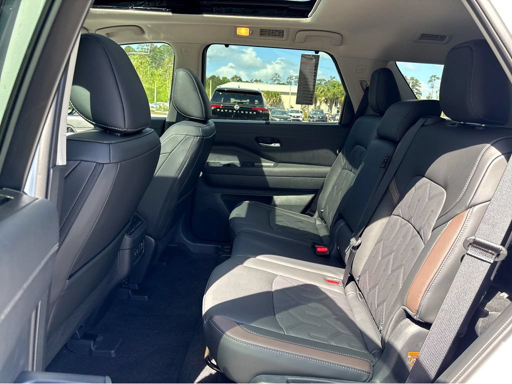 New 2026 Nissan Pathfinder Platinum FWD image 22