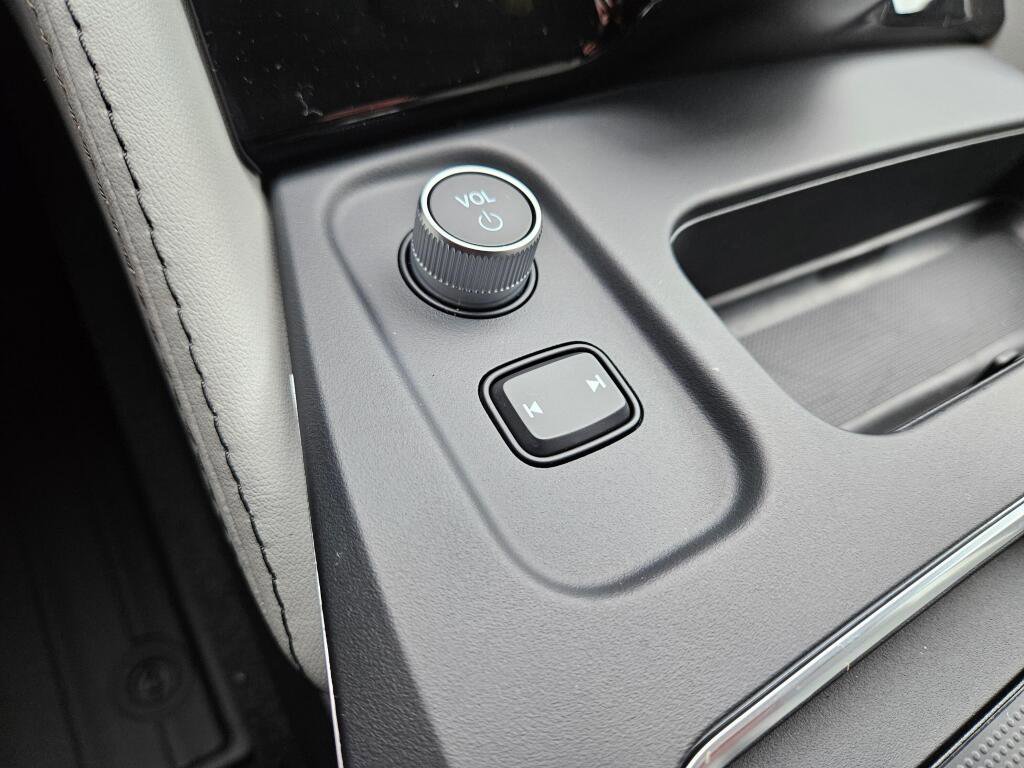 New 2026 Acura MDX SH-AWD w/Advance image 36