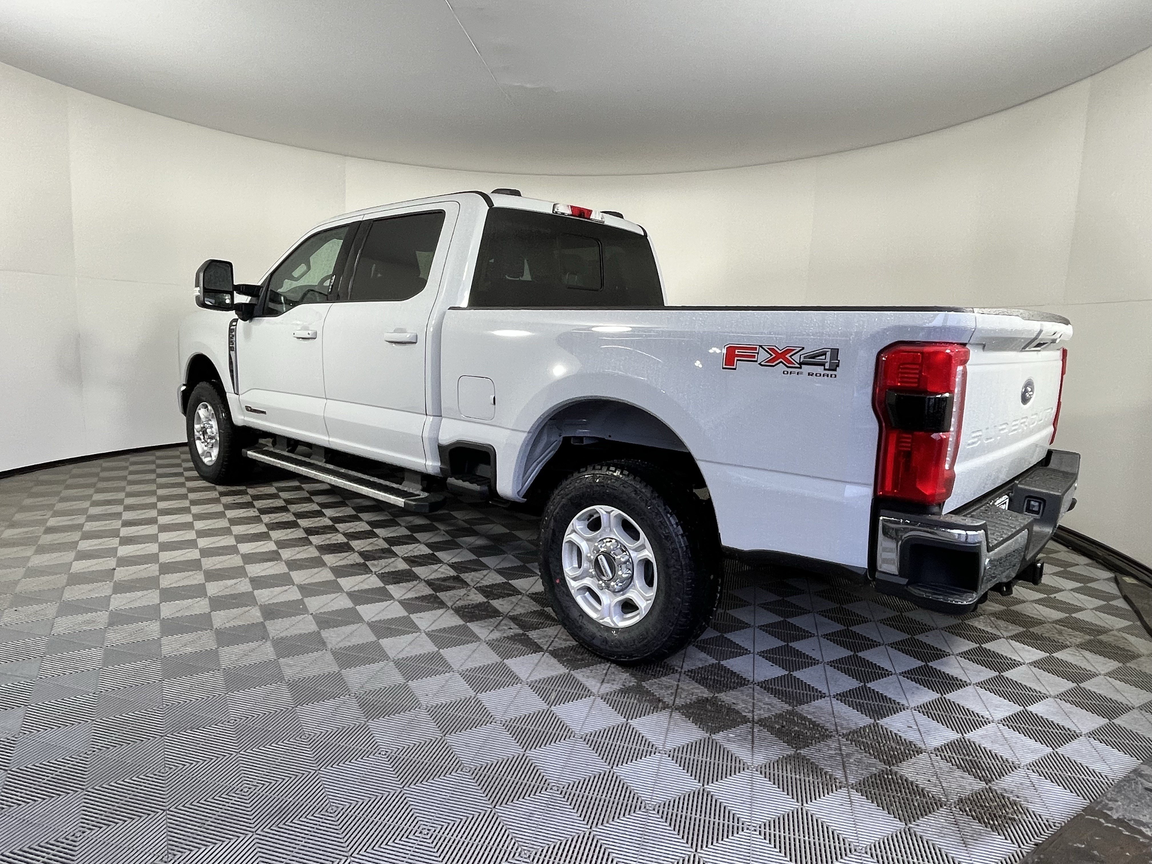 New 2026 Ford F250 XLT w/ XLT Premium Package AWD/4WD image 3