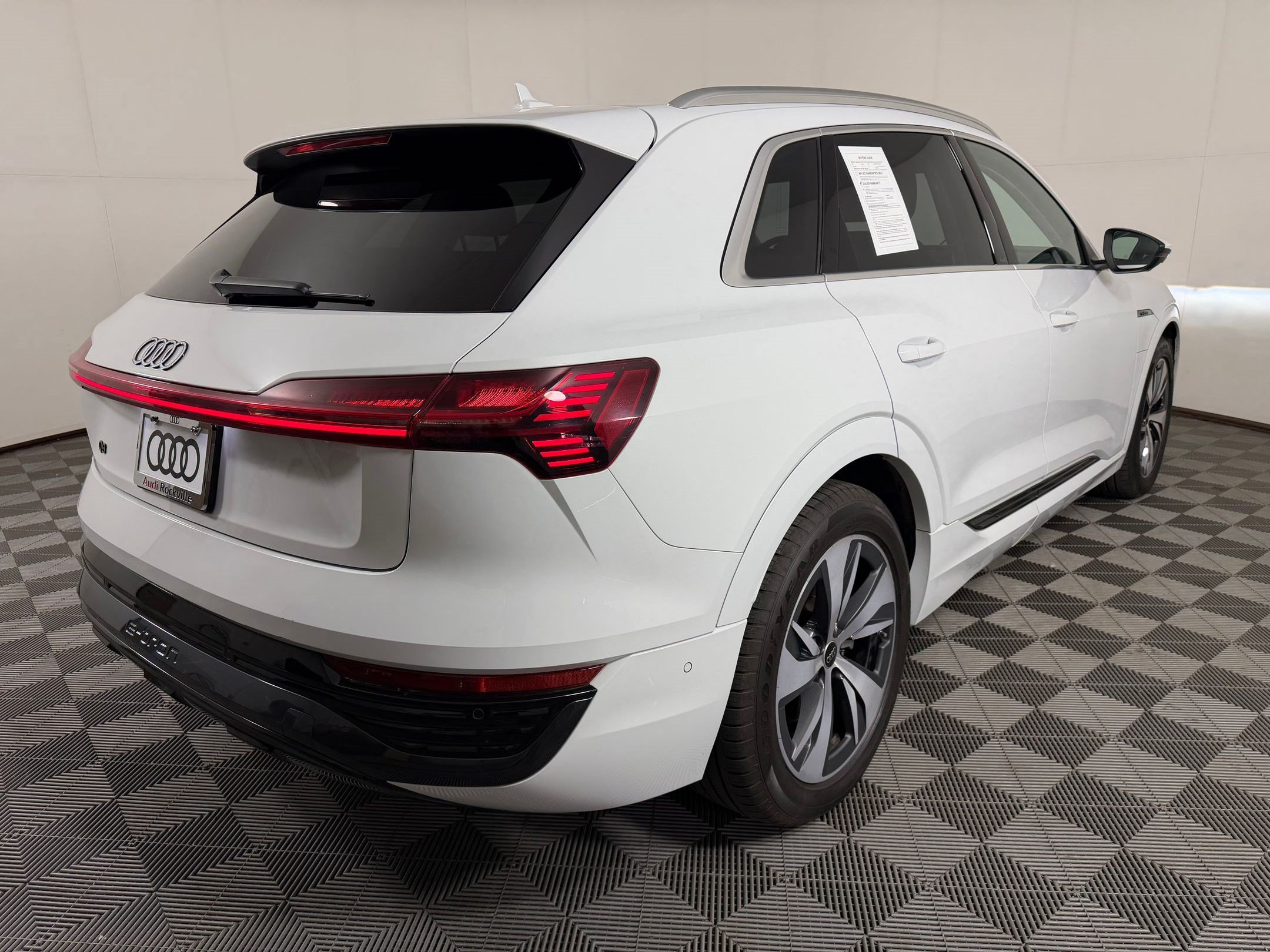 Certified 2024 Audi Q8 e-tron Premium Plus w/ Premium Plus Package AWD/4WD image 9