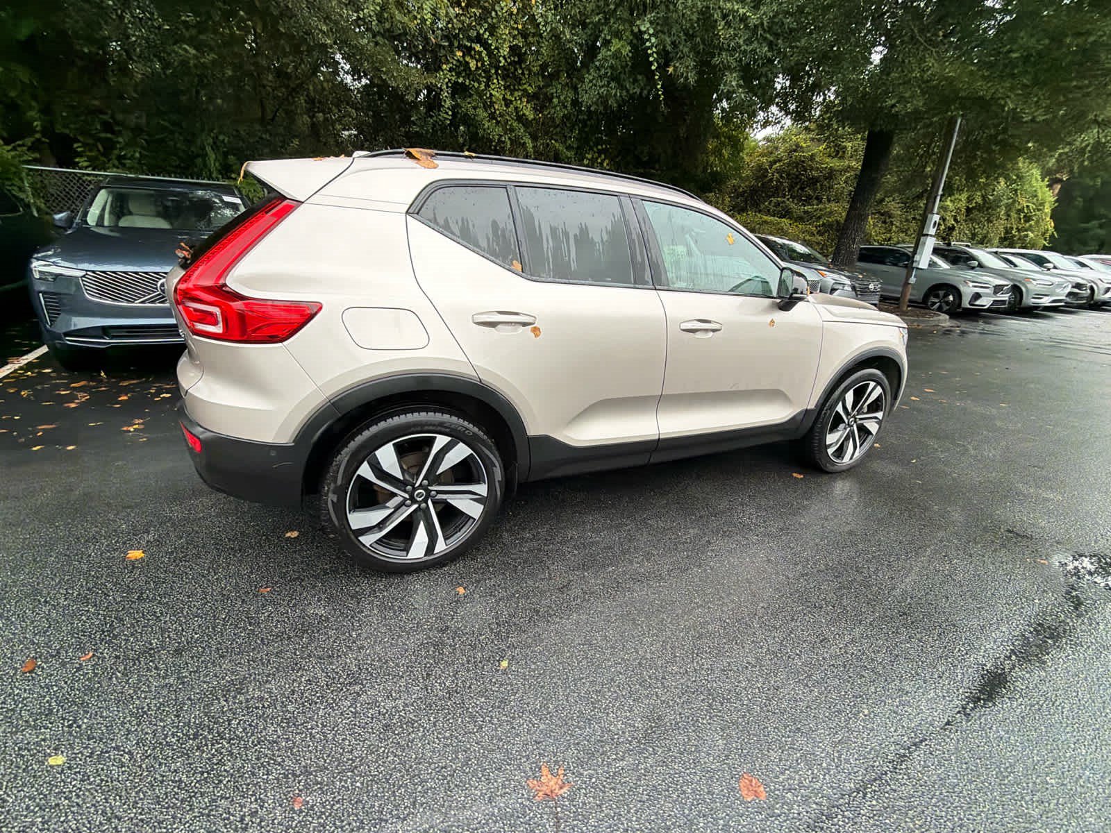 Certified 2024 Volvo XC40 B5 Plus w/ Climate Package AWD/4WD image 16