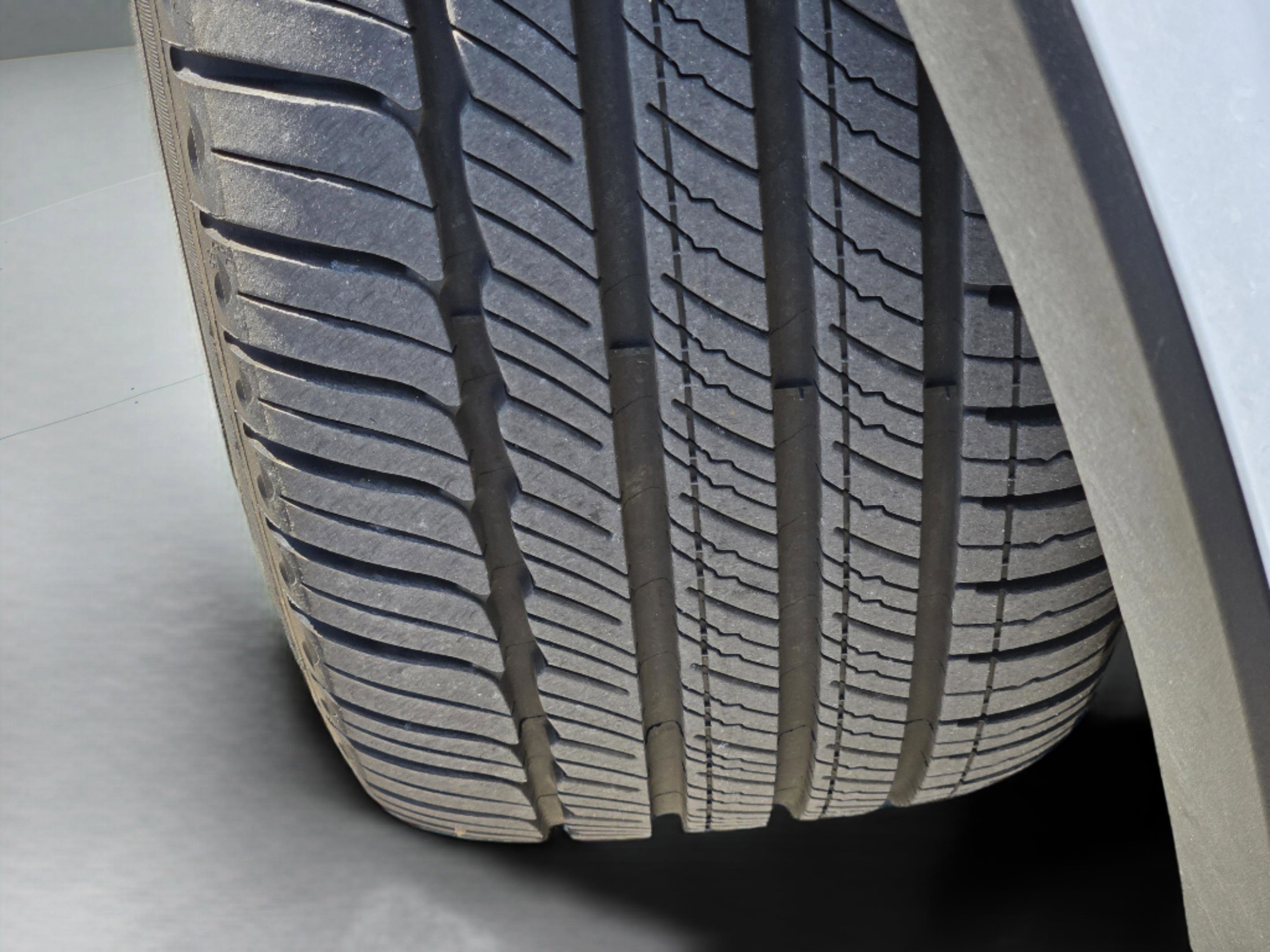 Used 2026 Volvo XC40 B5 Plus w/ Protection Package Premier image 40