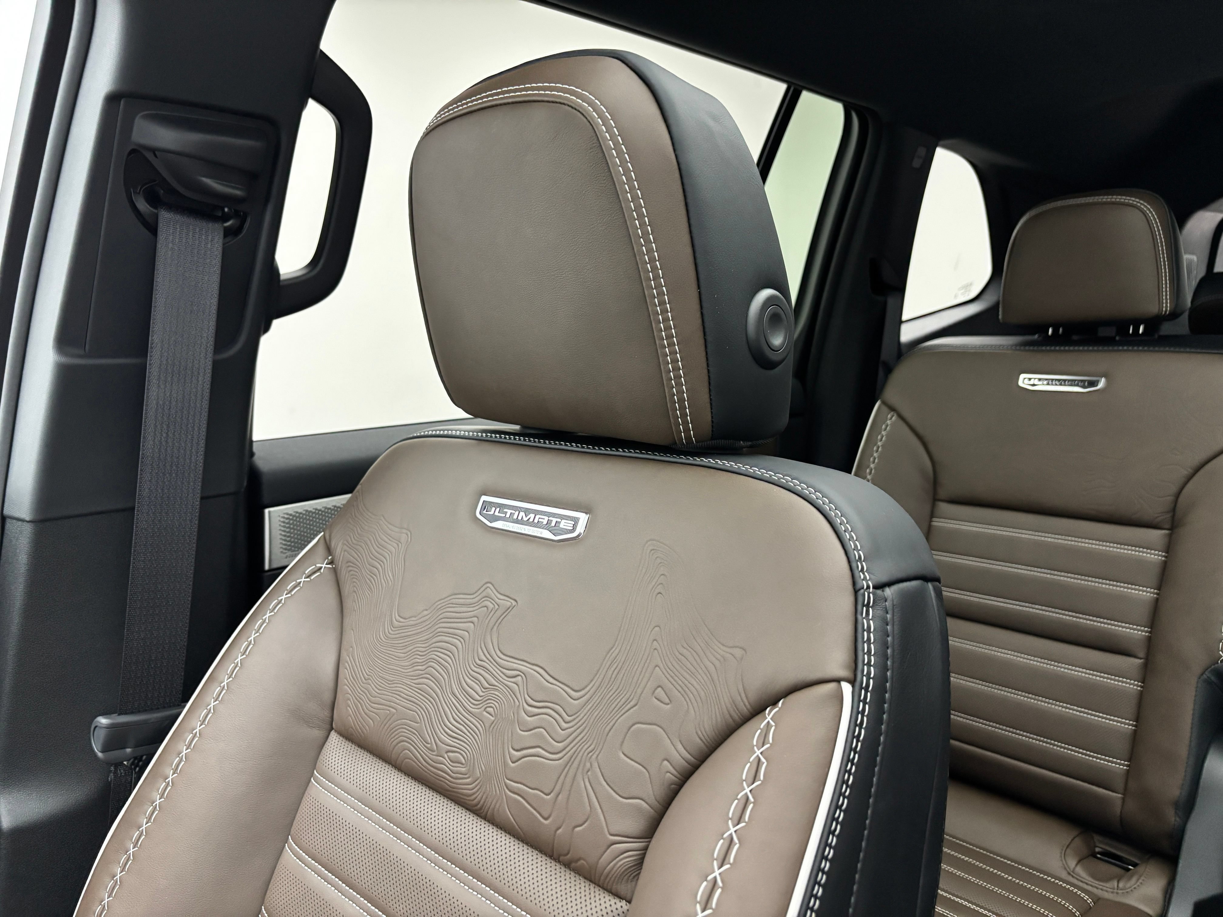 New 2026 GMC Acadia Denali Ultimate w/ LPO, Floor Liner Package AWD/4WD image 49