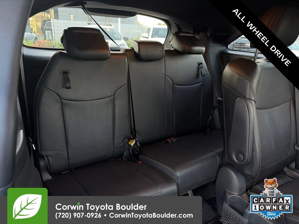 Used 2025 Toyota Sienna Platinum AWD/4WD image 19