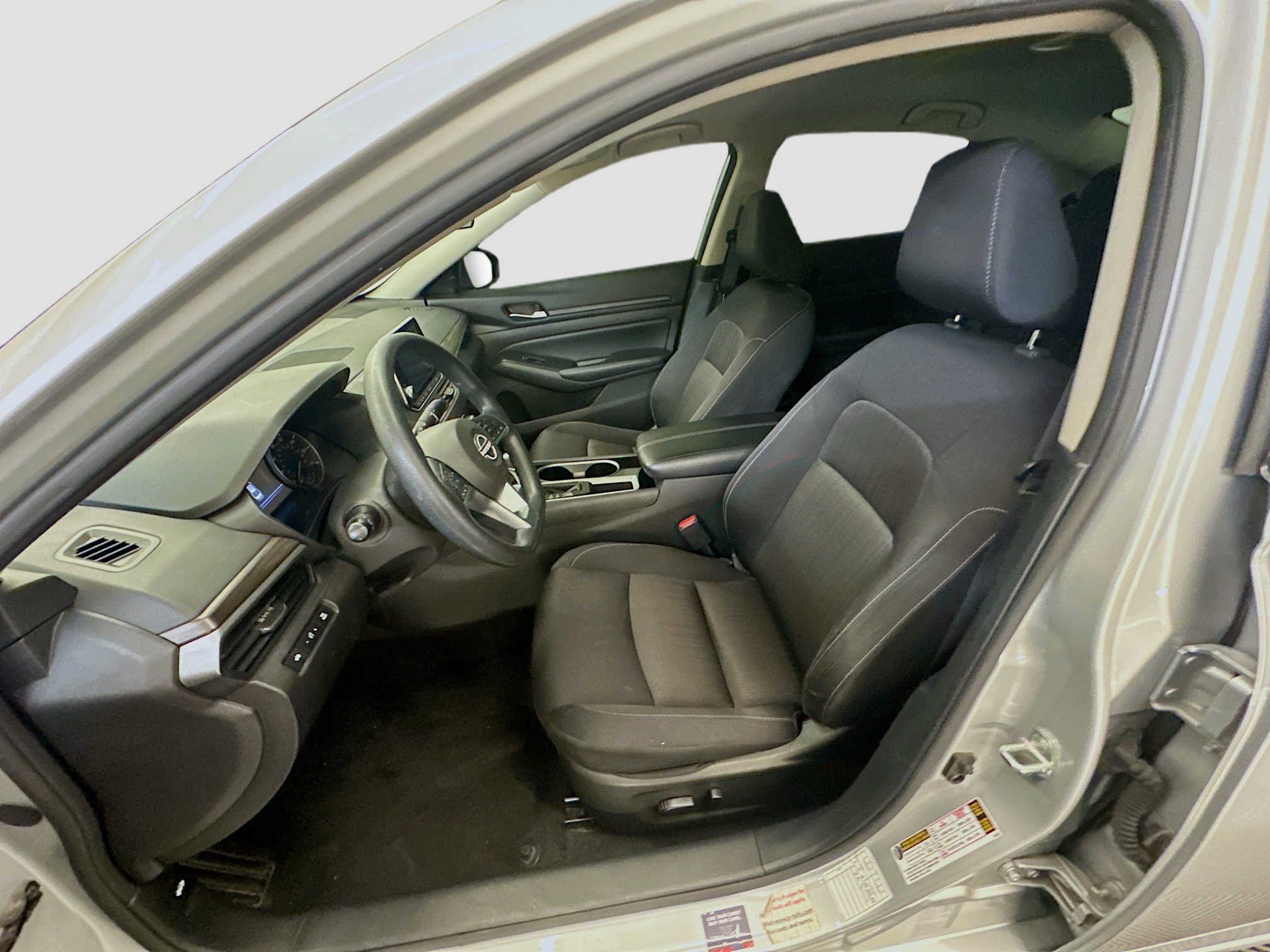 Used 2024 Nissan Altima 2.5 SV FWD image 13