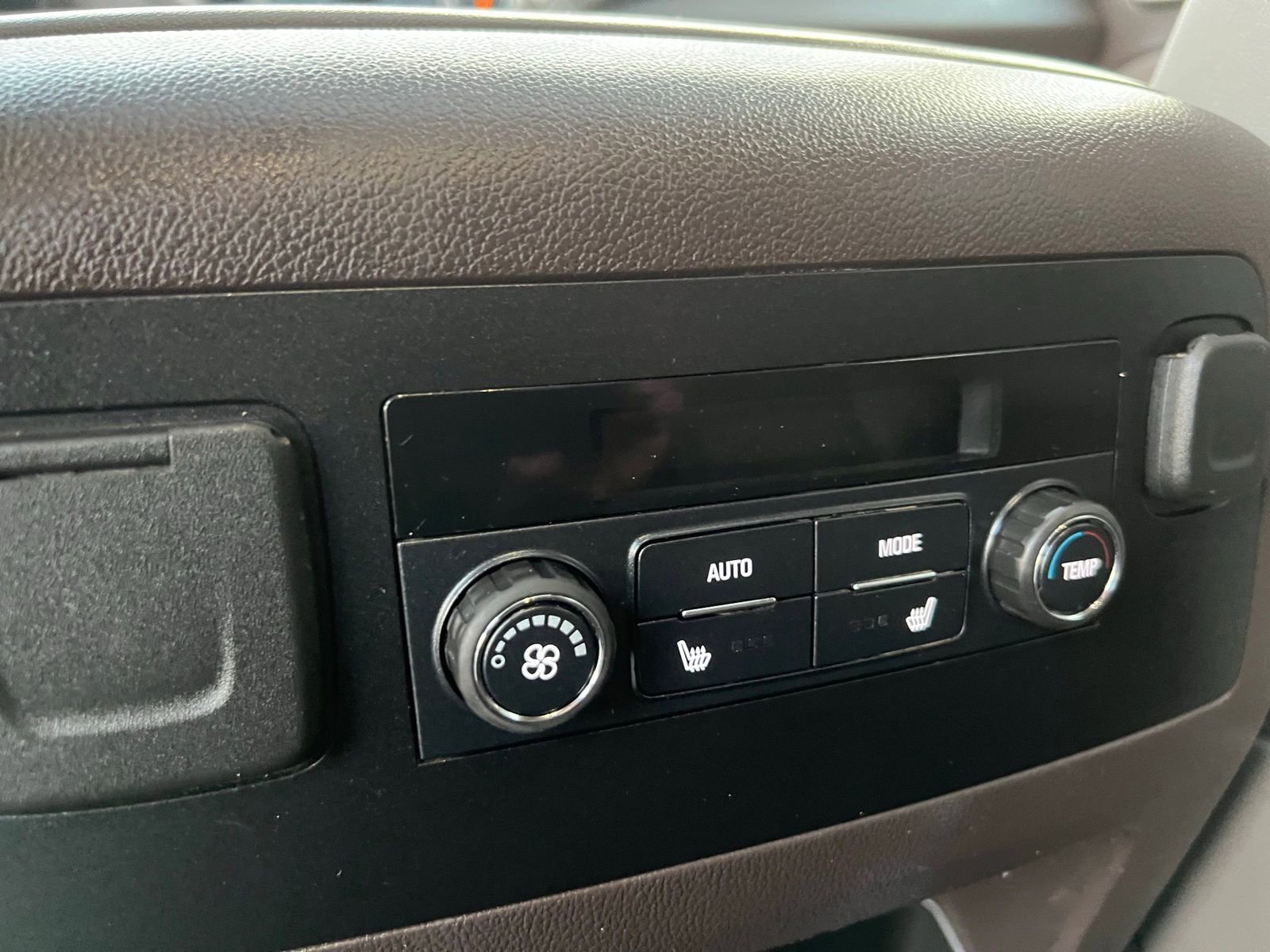 Used 2019 GMC Yukon XL Denali image 26