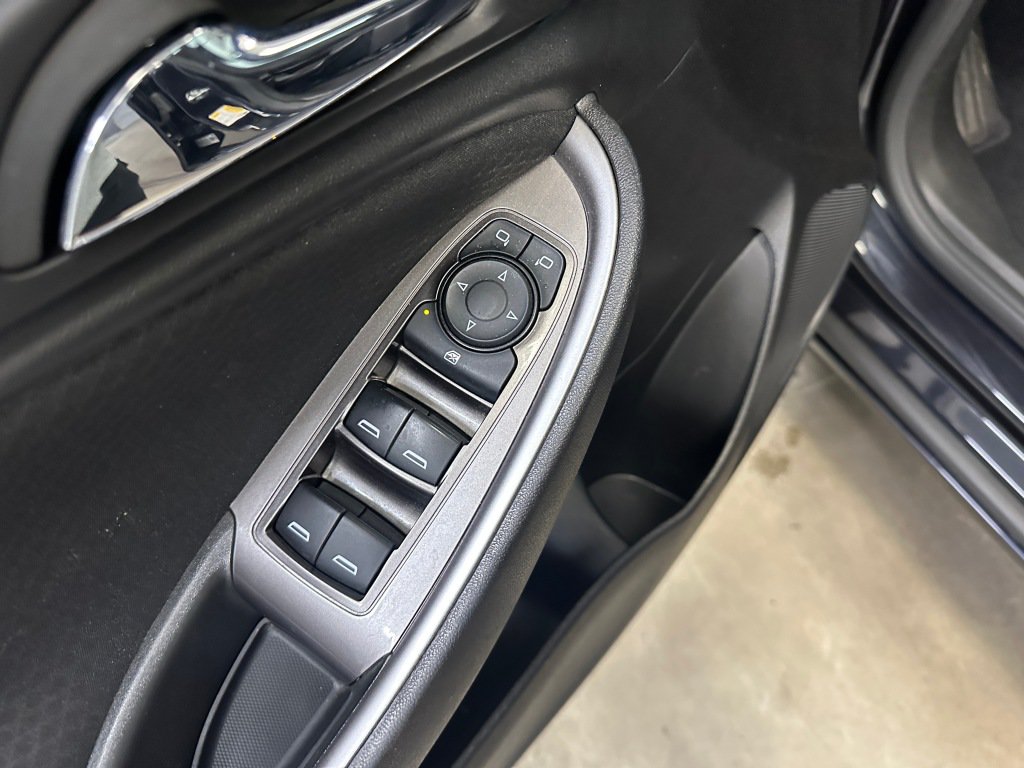 Used 2022 Chevrolet Malibu LS FWD image 7