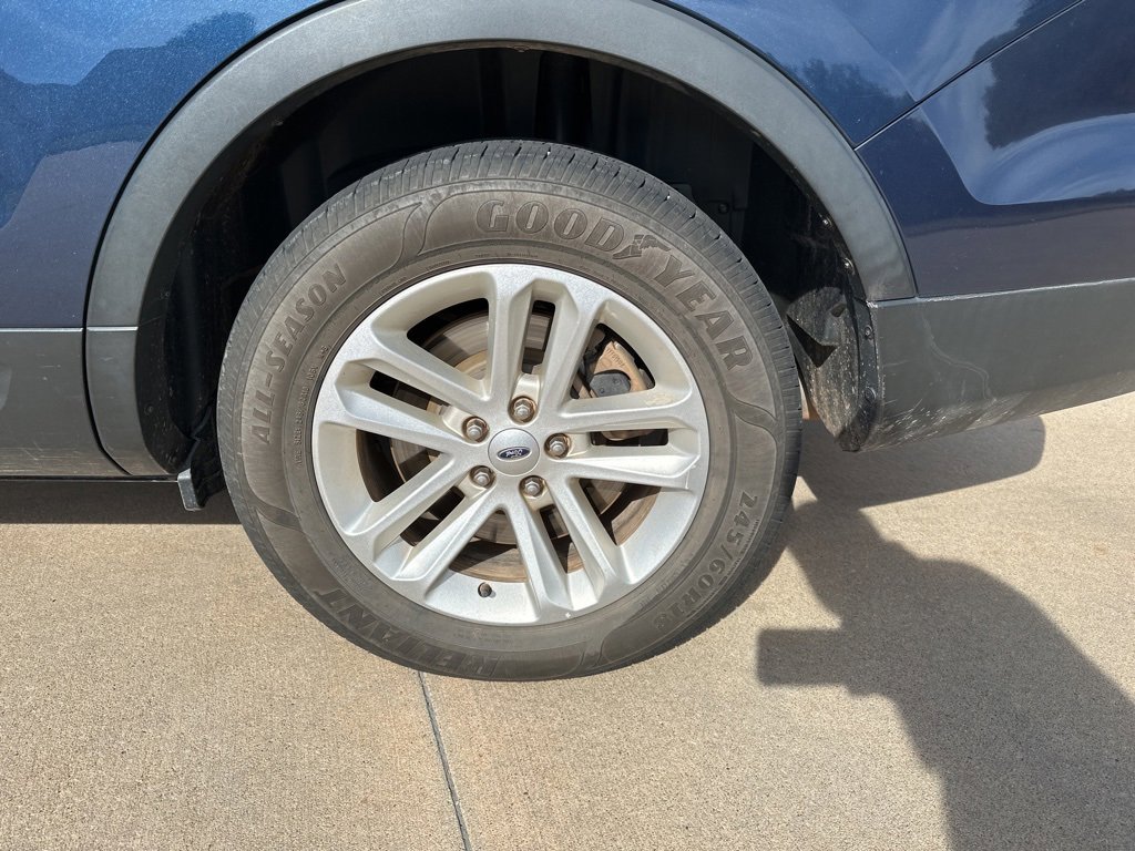 Used 2017 Ford Explorer XLT w/ Equipment Group 201A image 7