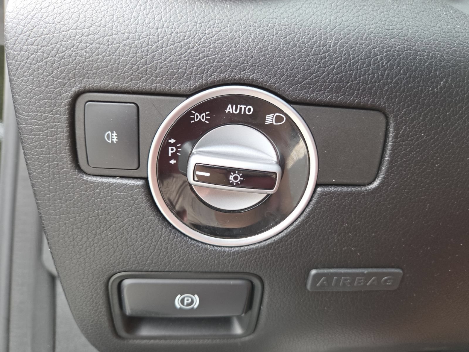 Used 2013 Mercedes-Benz SLK 250 image 25