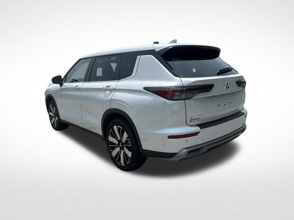 Used 2025 Mitsubishi Outlander SE FWD image 4