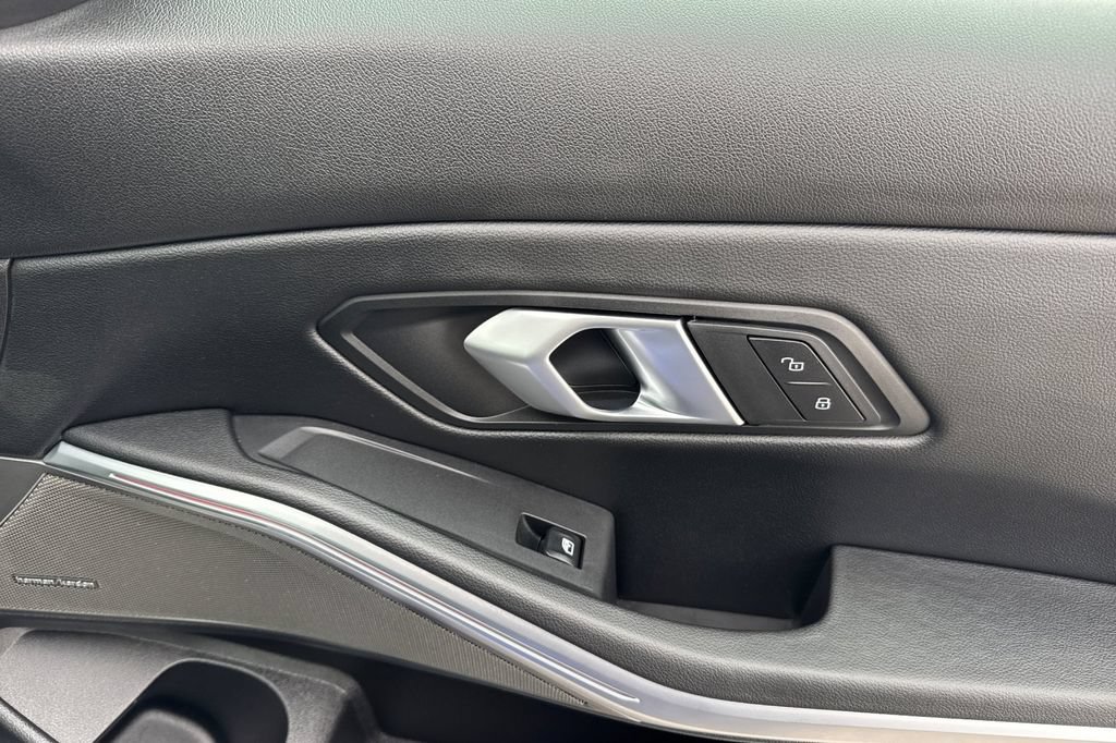 Used 2025 BMW M340i RWD image 18