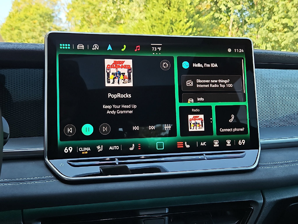 Certified 2025 Volkswagen Tiguan SE w/ Panoramic Sunroof Package AWD/4WD image 20