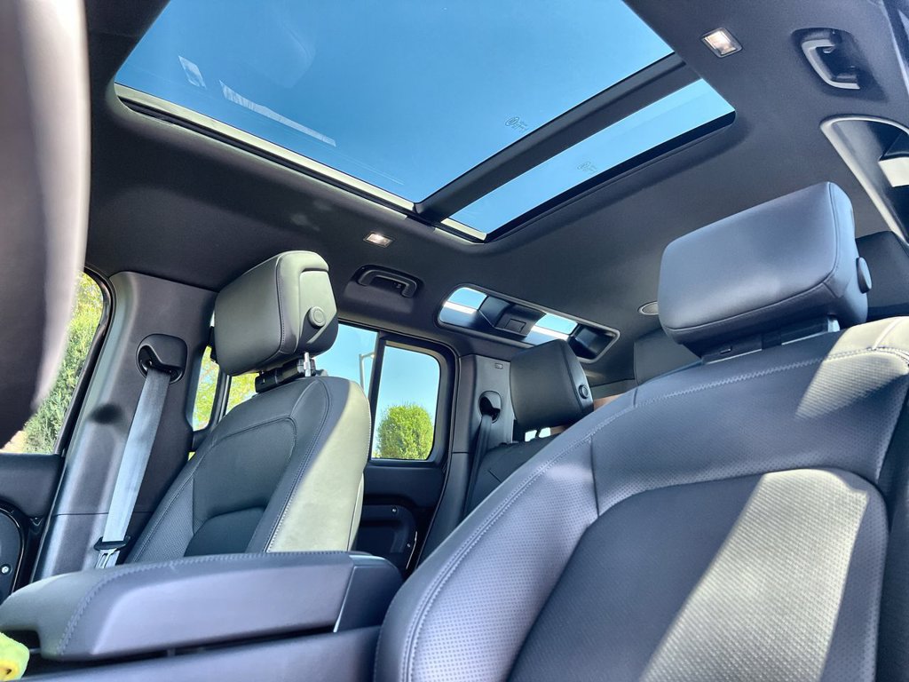 New 2026 Land Rover Defender 110 X-Dynamic SE AWD/4WD image 19