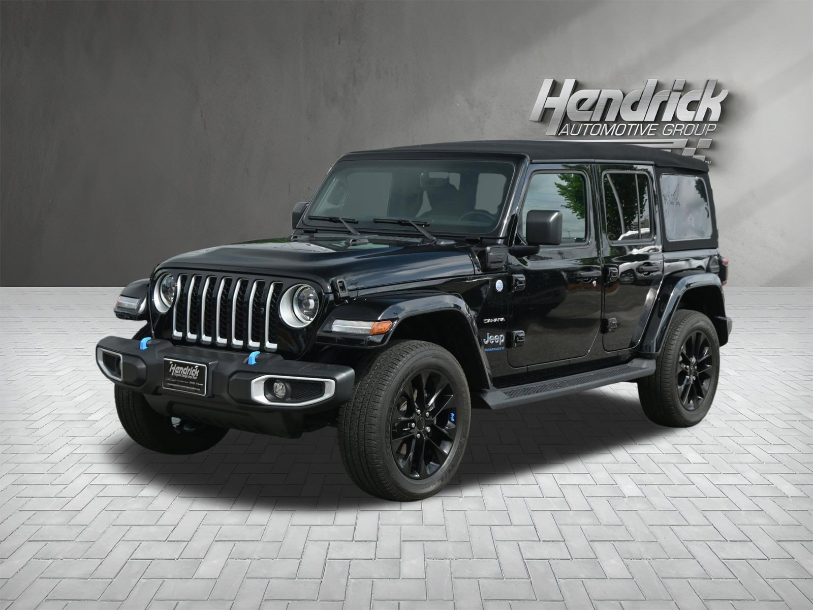 Used 2023 Jeep Wrangler Unlimited Sahara w/ Cold Weather Group AWD/4WD image 5