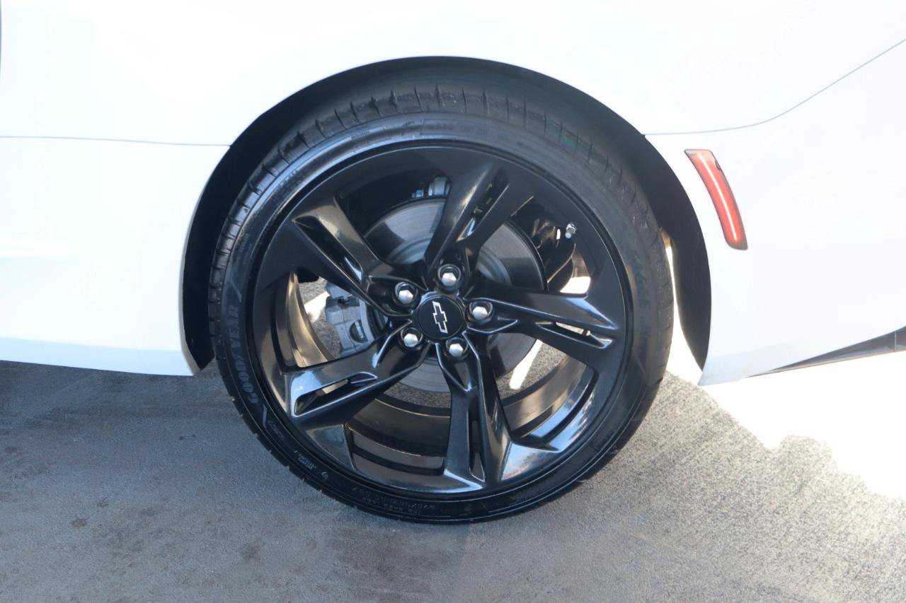 Used 2022 Chevrolet Camaro LT RWD image 11