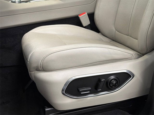 Used 2022 Jeep Wagoneer Series III w/ Premium Group I image 17