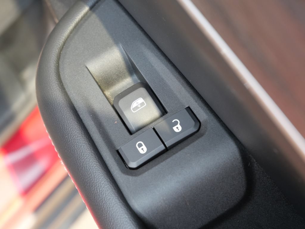 Used 2023 Jeep Grand Cherokee 4WD 4xe image 15