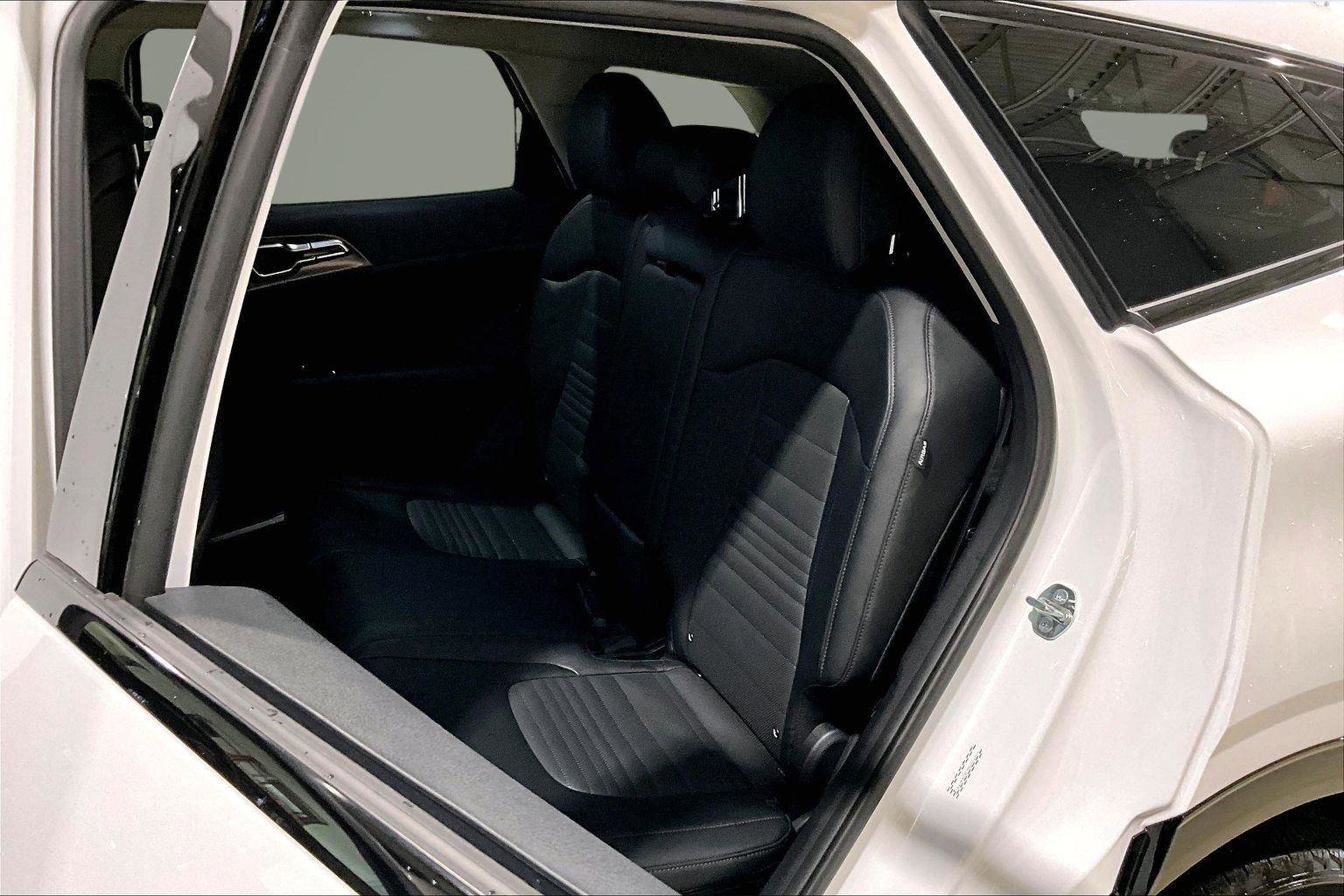 Used 2025 Kia Sportage SX AWD/4WD image 27