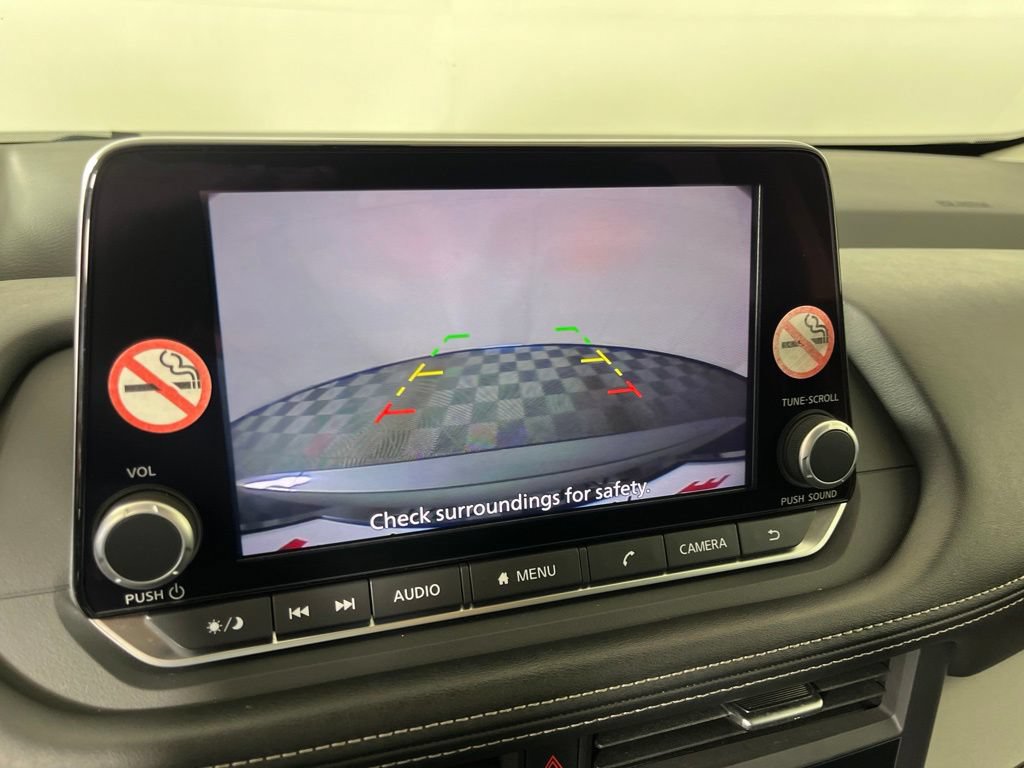 Used 2025 Nissan Rogue SV FWD image 3