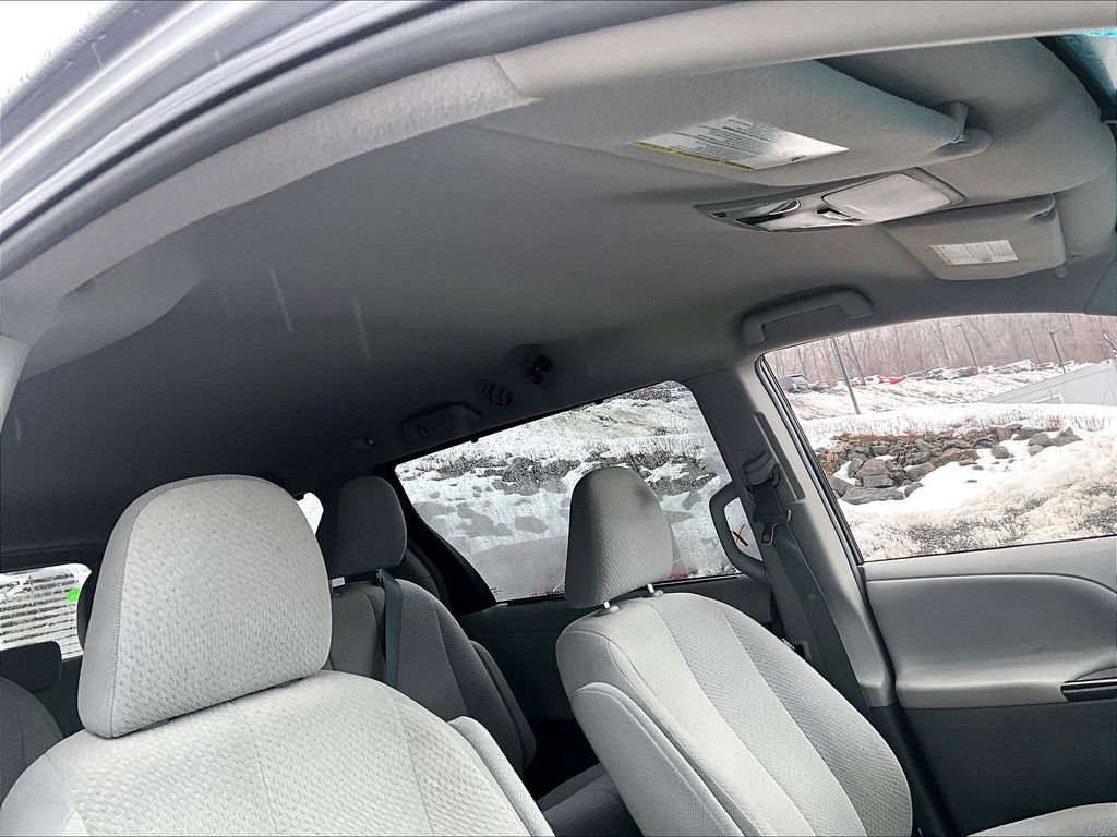 Used 2012 Toyota Sienna LE w/ Towing Pkg image 20