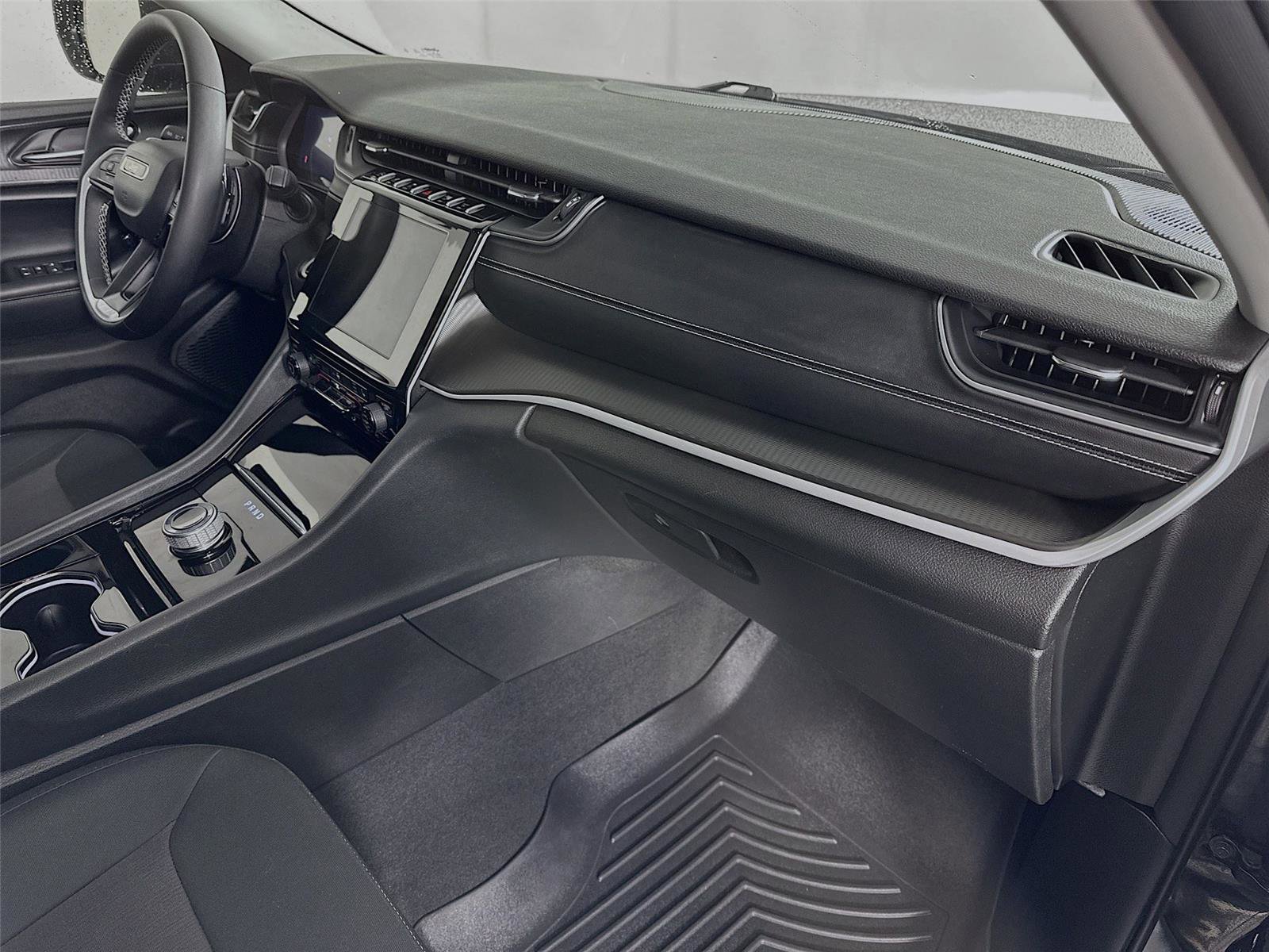 Used 2023 Jeep Grand Cherokee Laredo w/ Luxury Tech Group I image 29