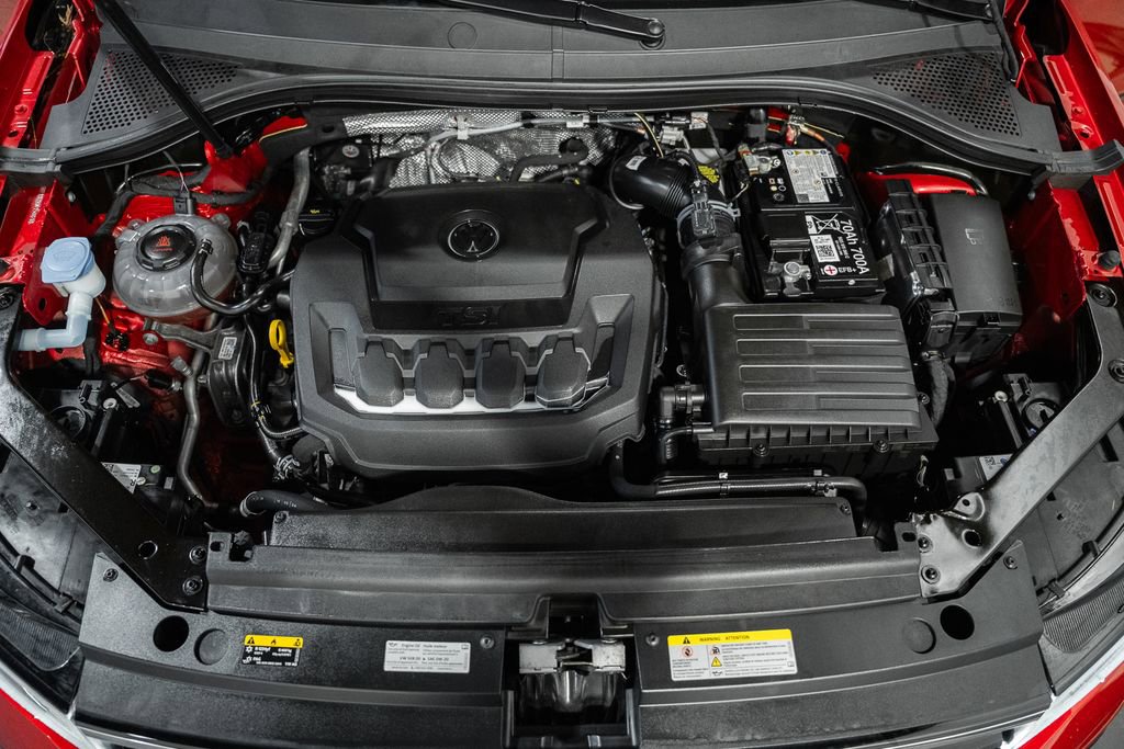 Used 2024 Volkswagen Tiguan SE R-Line image 18