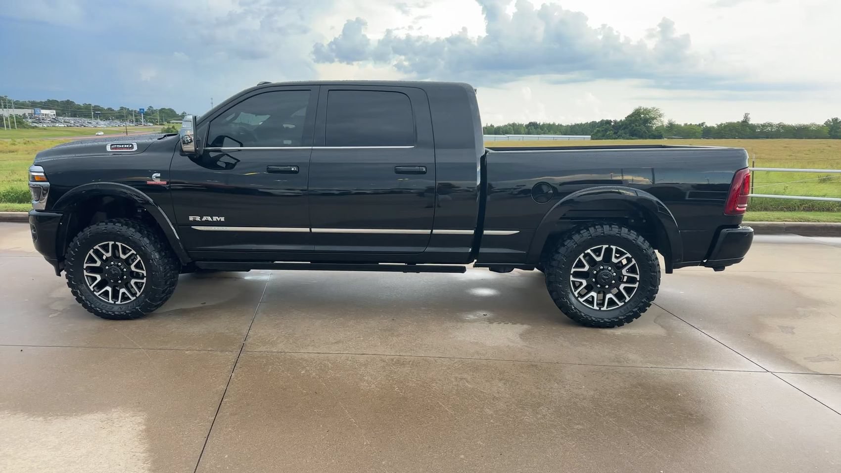 Used 2026 RAM 2500 Limited AWD/4WD image 6