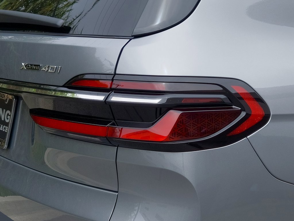 New 2026 BMW X7 xDrive40i w/ Premium Package image 7
