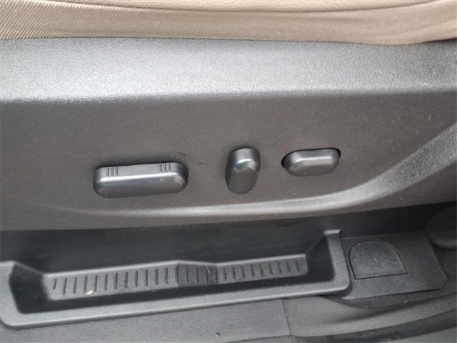 Used 2019 Ford Escape Titanium image 13