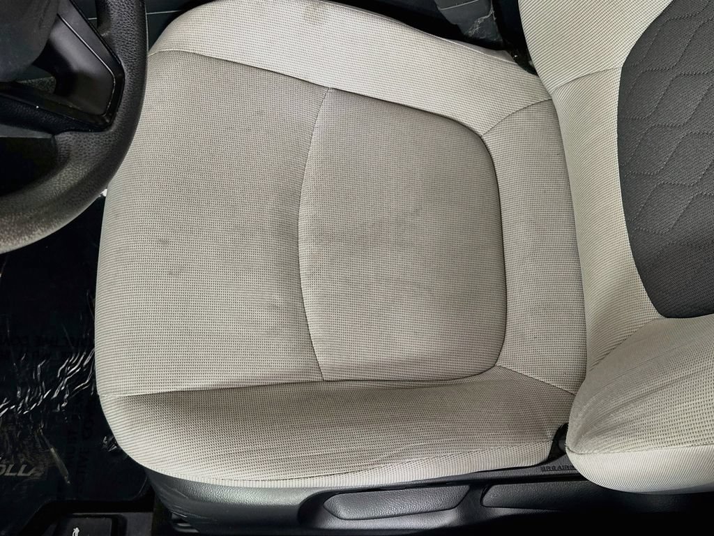 Used 2021 Toyota Corolla LE w/ Carpet Mat Package (TMS) FWD image 20