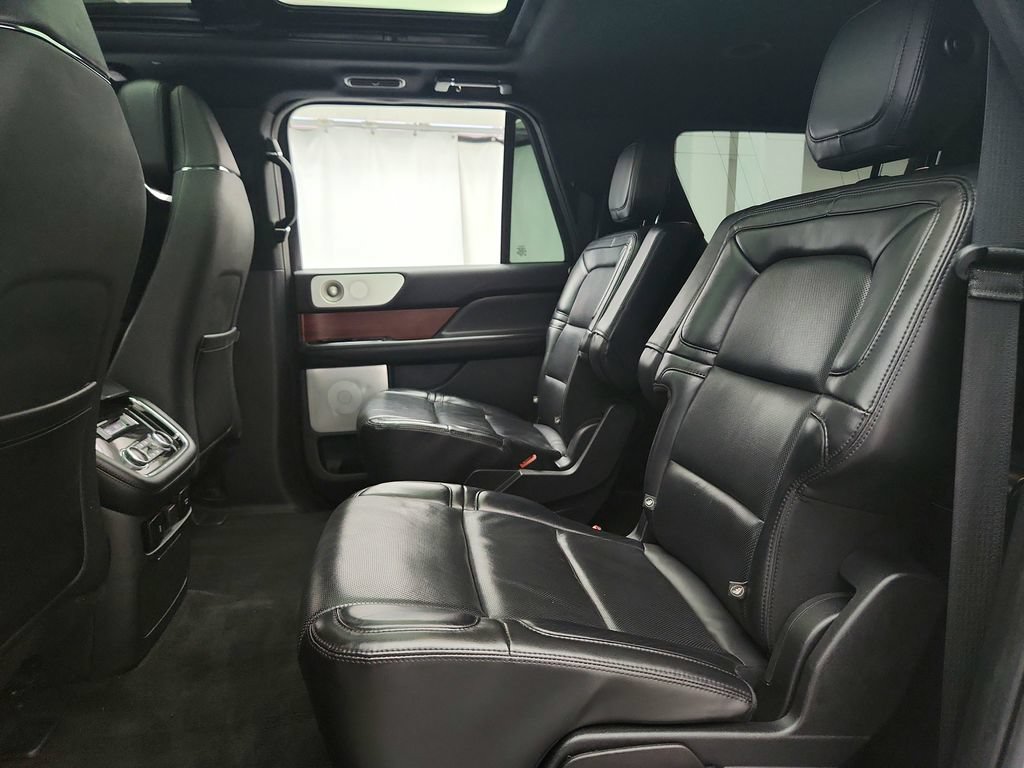 Used 2020 Lincoln Navigator L Reserve w/ Equipment Group 208A Reserve AWD/4WD image 29