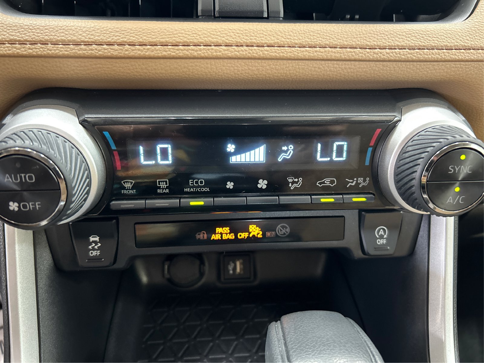 Used 2025 Toyota RAV4 XLE FWD image 26