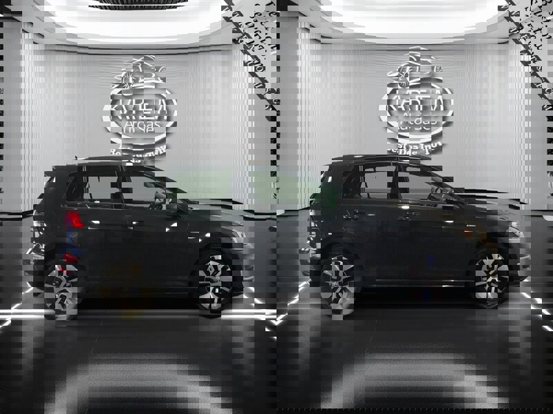 Used 2017 Volkswagen e-Golf SE w/ DC Fast Charging Package image 4