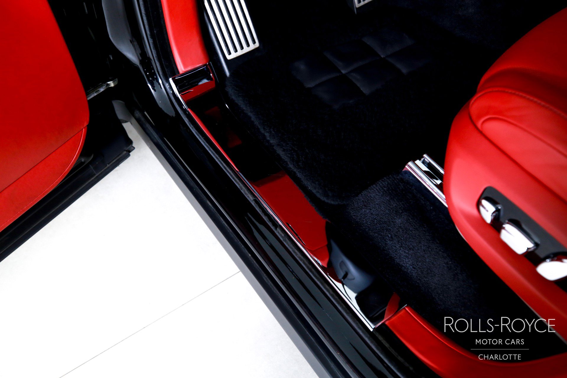 Certified 2022 Rolls-Royce Cullinan w/ Dark Exterior Package image 16