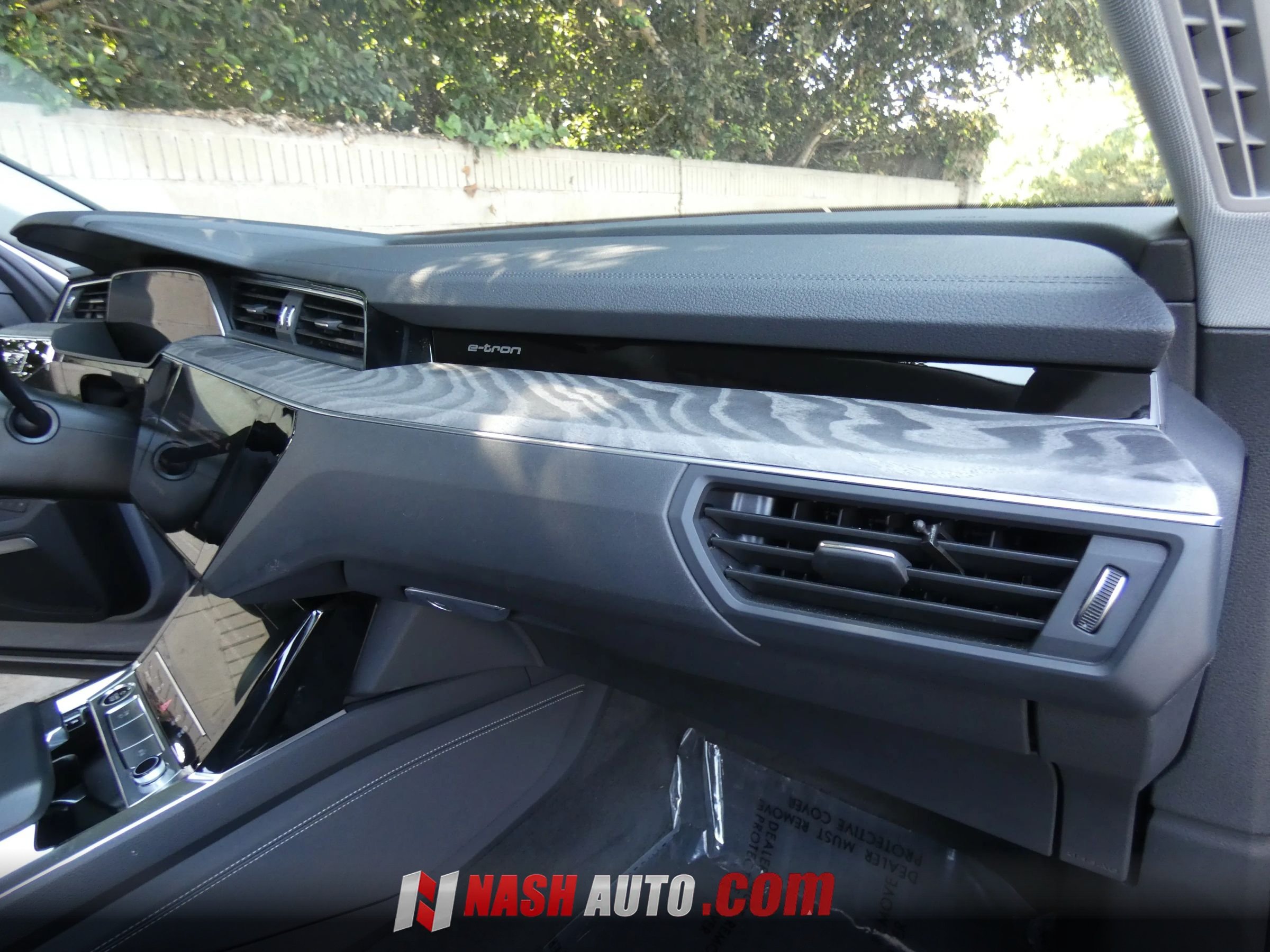 Used 2021 Audi e-tron Premium Plus AWD/4WD image 31