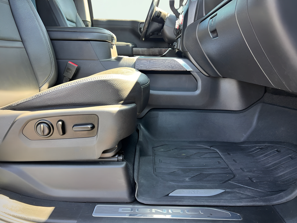 Used 2020 GMC Sierra 1500 Denali w/ Denali Ultimate Package AWD/4WD image 32