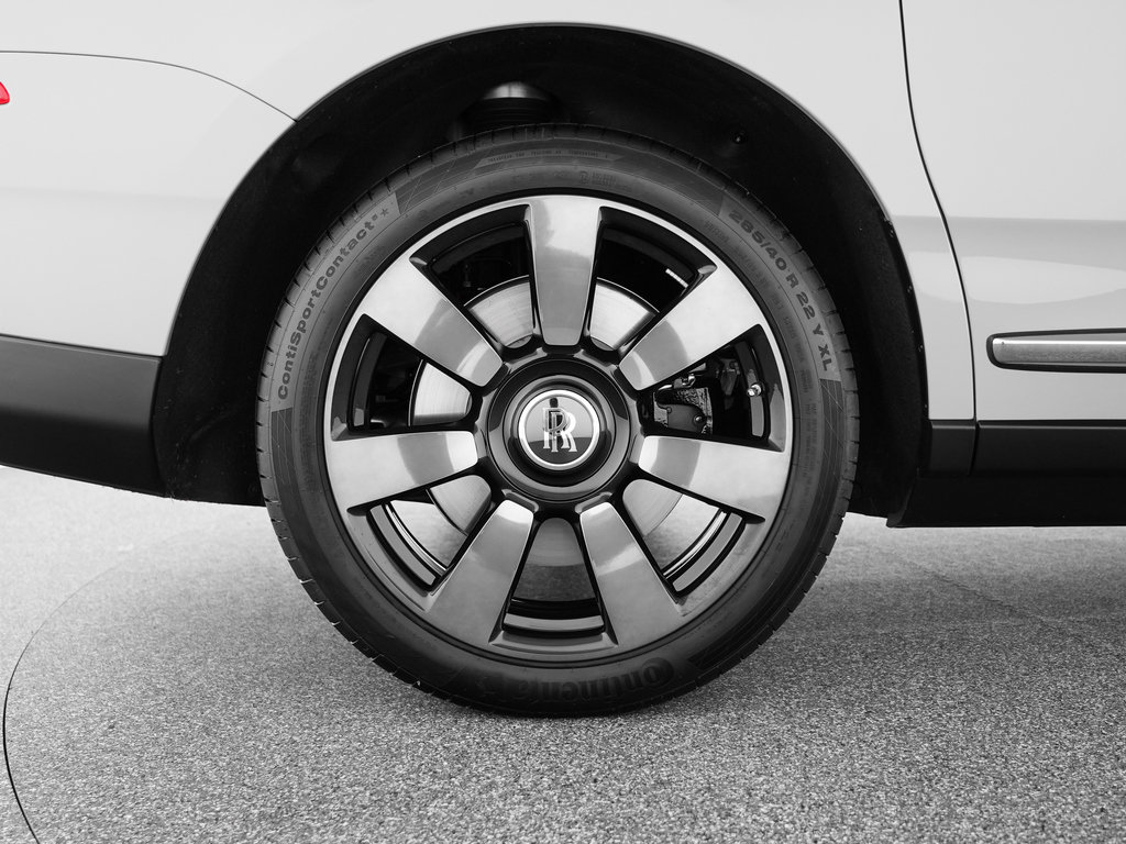Certified 2024 Rolls-Royce Cullinan AWD/4WD image 37