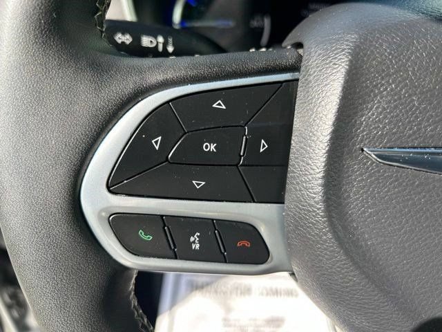 Used 2023 Chrysler Pacifica Touring-L FWD image 16