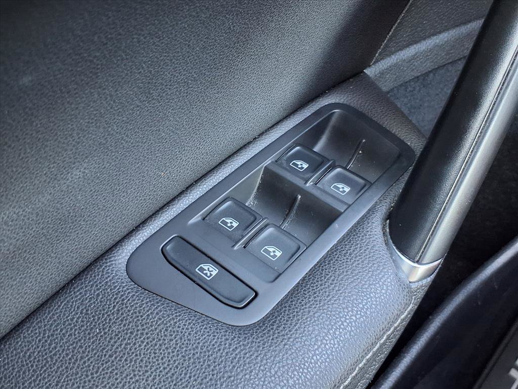 Used 2021 Volkswagen Golf 4-Door image 22