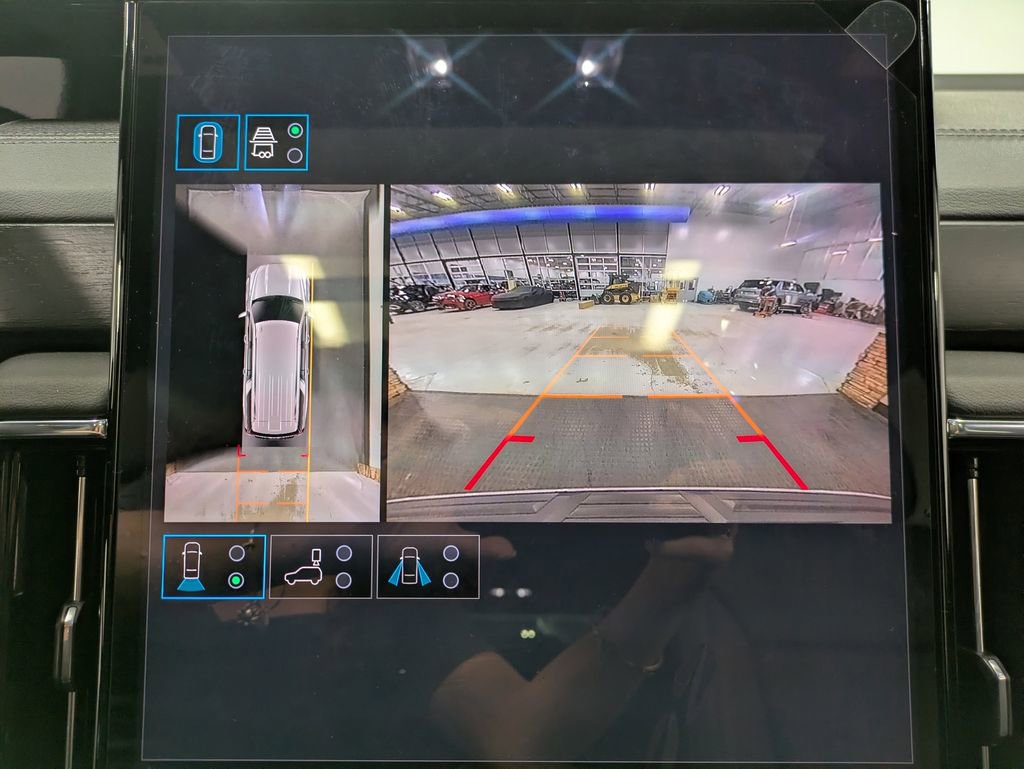 Used 2026 GMC Yukon XL Denali w/ Sun & Power Step Package AWD/4WD image 13