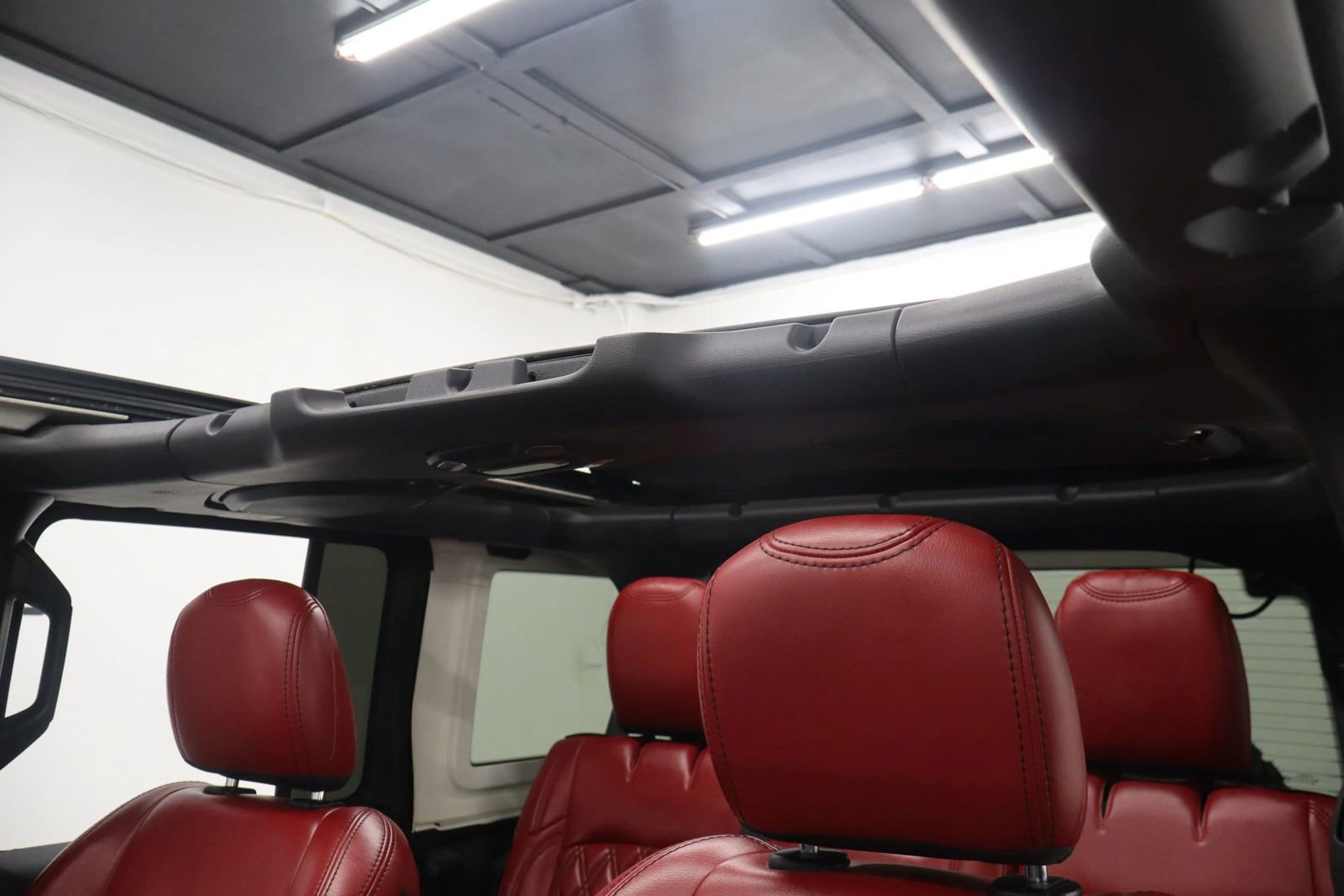 Used 2019 Jeep Wrangler Unlimited Sahara w/ Quick Order Package 24M Moab AWD/4WD image 52