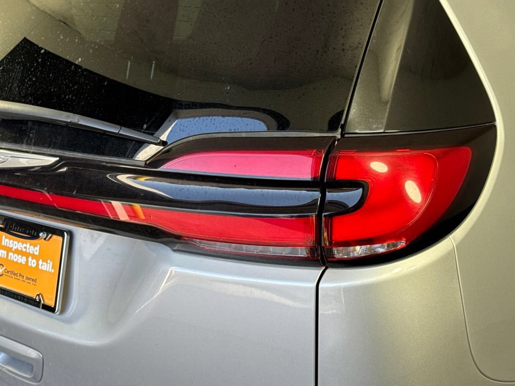 Certified 2024 Chrysler Pacifica Touring-L FWD image 51