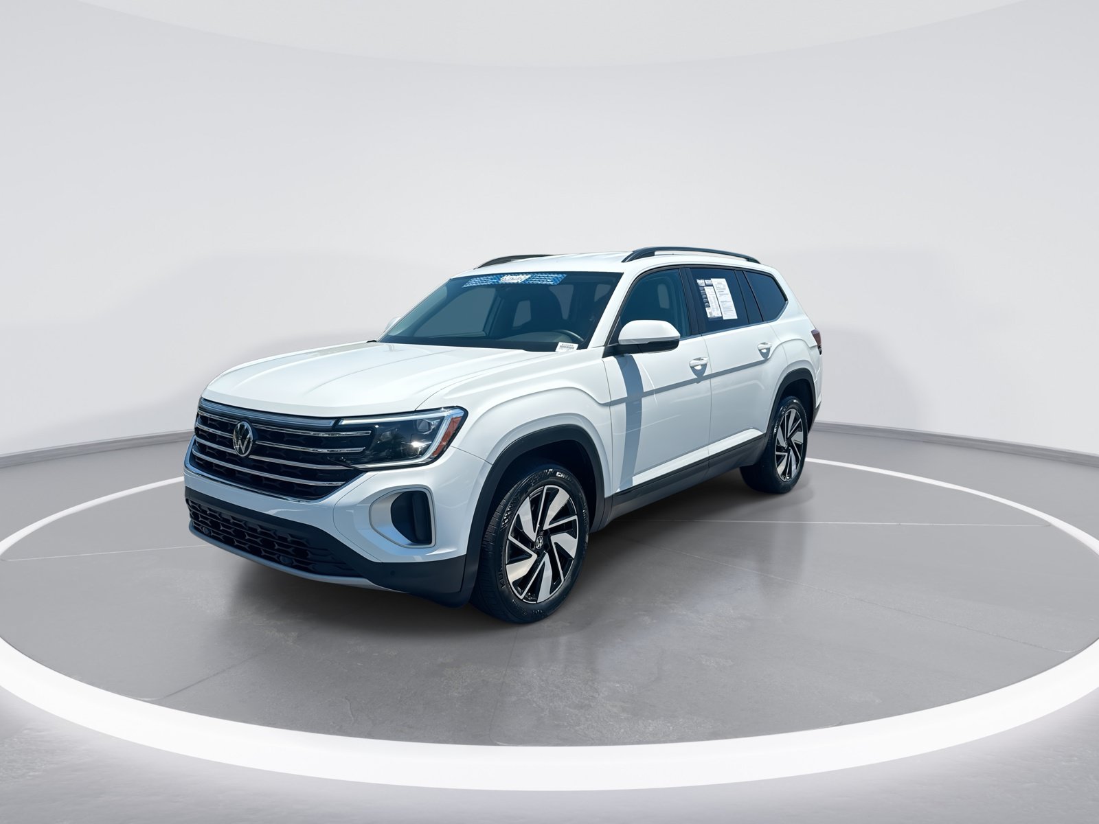 Used 2025 Volkswagen Atlas SE AWD/4WD image 5