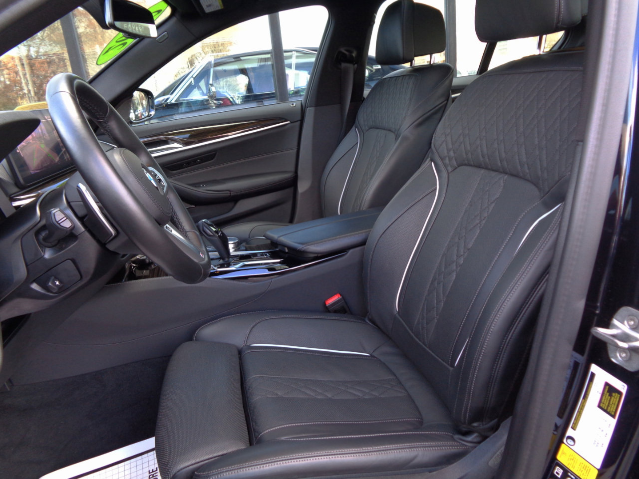 Used 2022 BMW 530i xDrive 530i xDrive Sedan w/ M Sport Package image 9