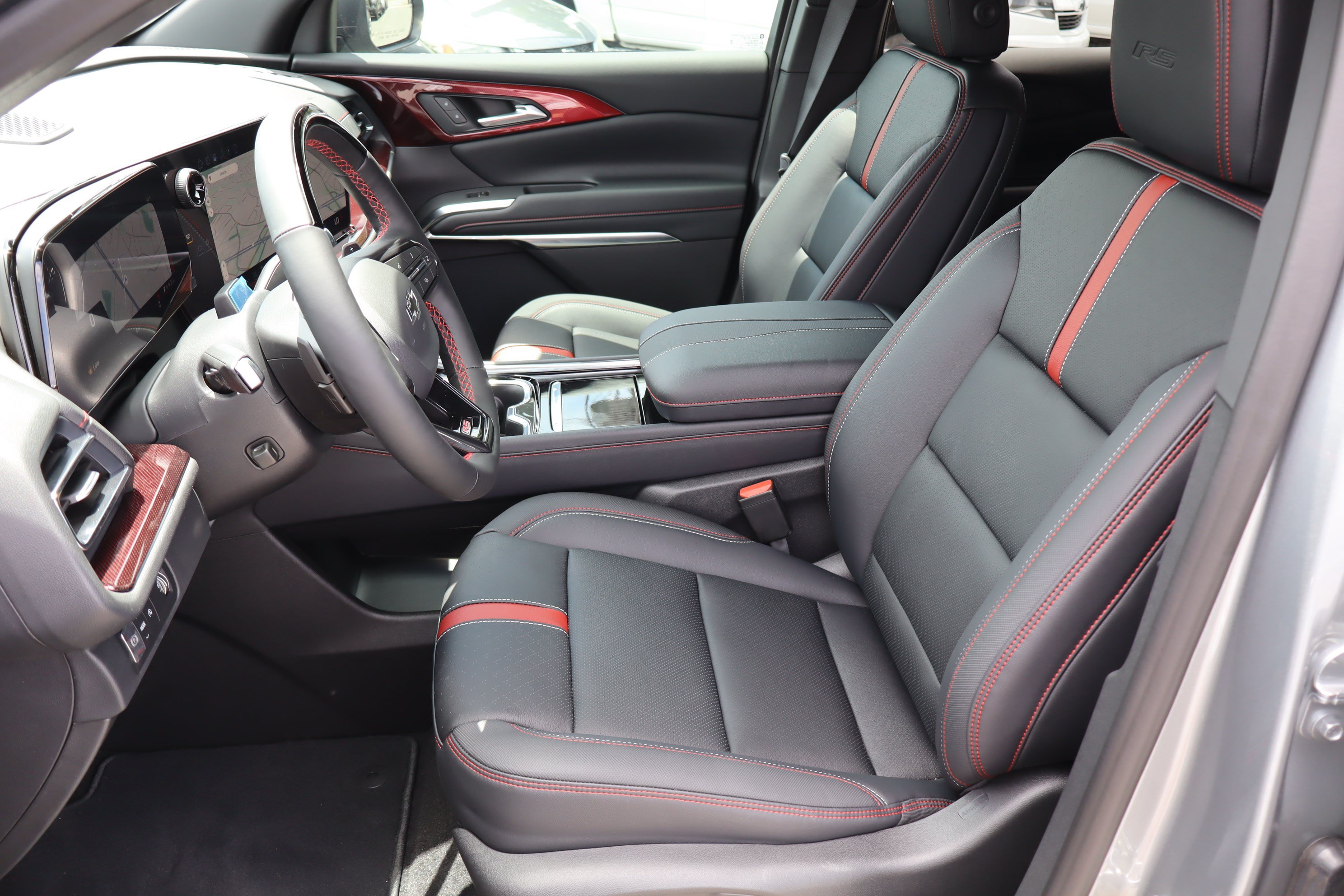 New 2026 Chevrolet Traverse RS w/ LPO, Cargo Package FWD image 11